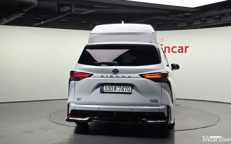 Toyota Sienna 2.5 AWD 2023 — миниатюра 4