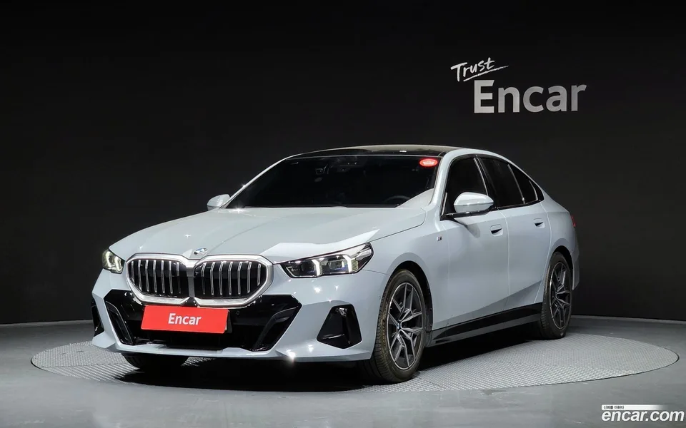 BMW 5 Series 520i M 2025 — фото 1, купить с доставкой в Москву