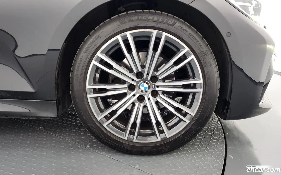 BMW 3 Series 320i M 2022 — миниатюра 2