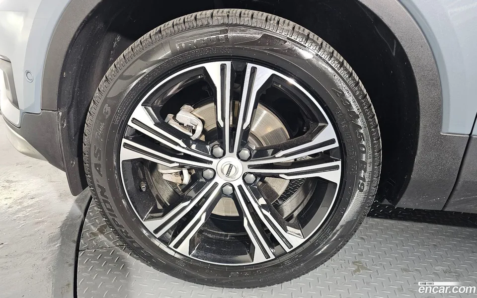 Volvo XC40 B4 2022 — миниатюра 2