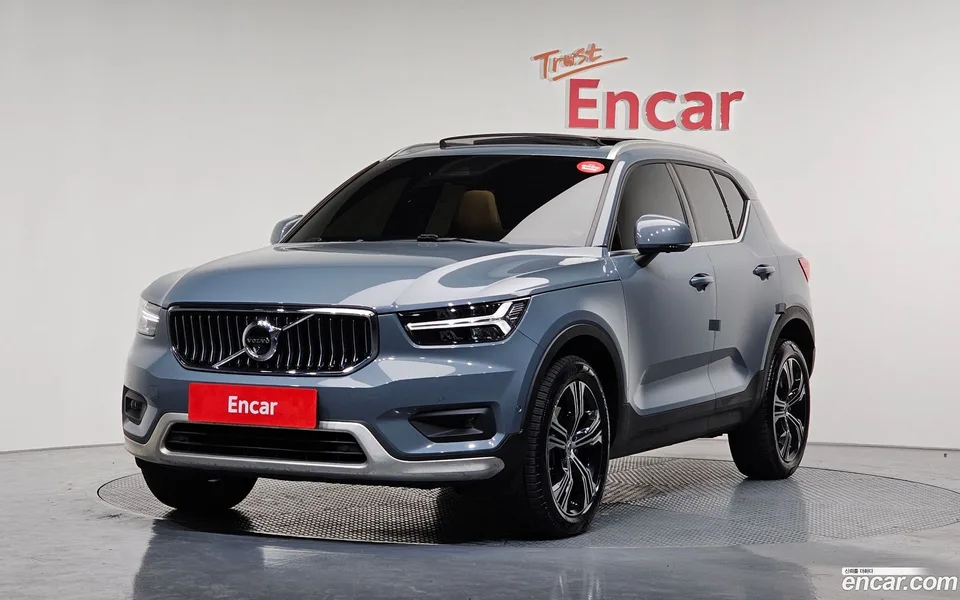 Volvo XC40 B4 2022 — фото 1, купить с доставкой в Москву