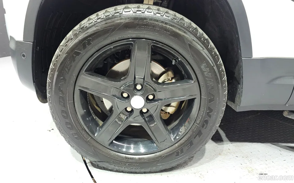 Land Rover Defender 110 D250 SE 2023 — миниатюра 2