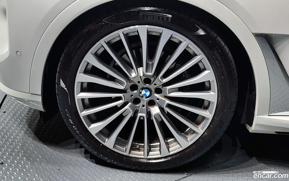 BMW X7 xDrive 40i 6 2023 — миниатюра 2