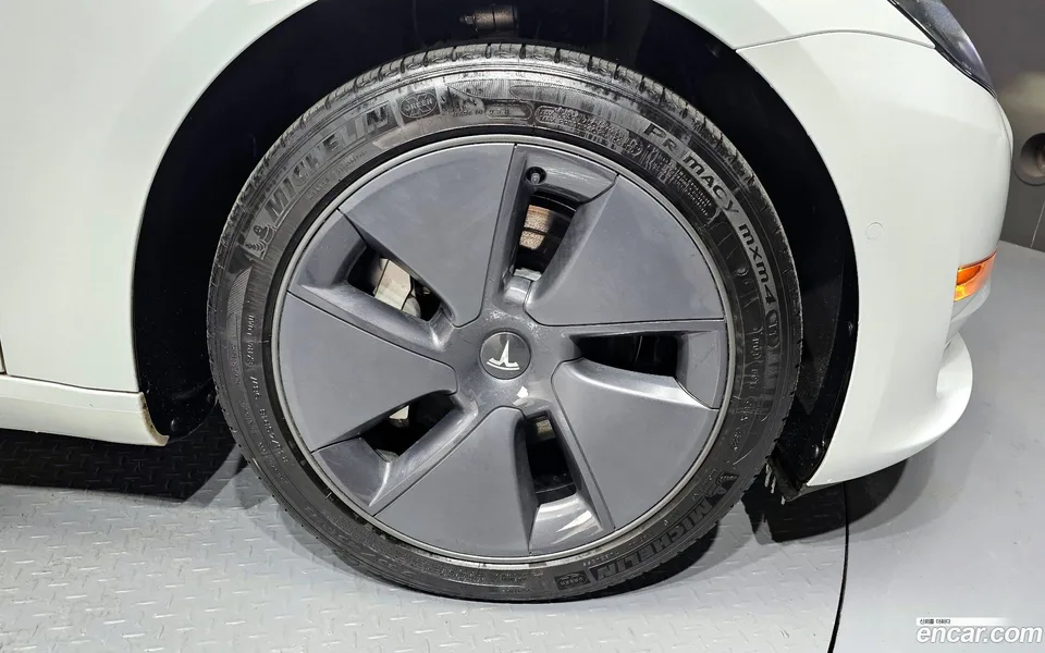 Tesla Model 3 RWD 2022 — миниатюра 5