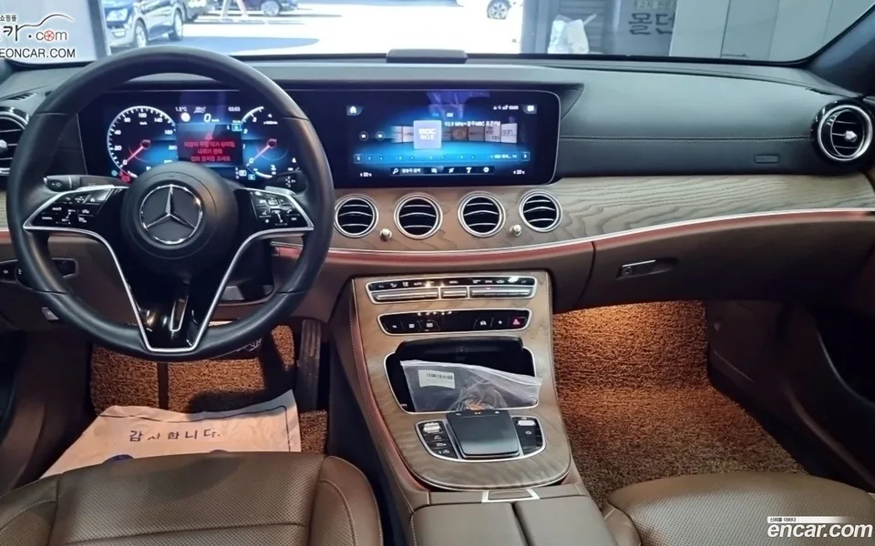 Mercedes-Benz E-Class E250 2023 — thumbnail 2