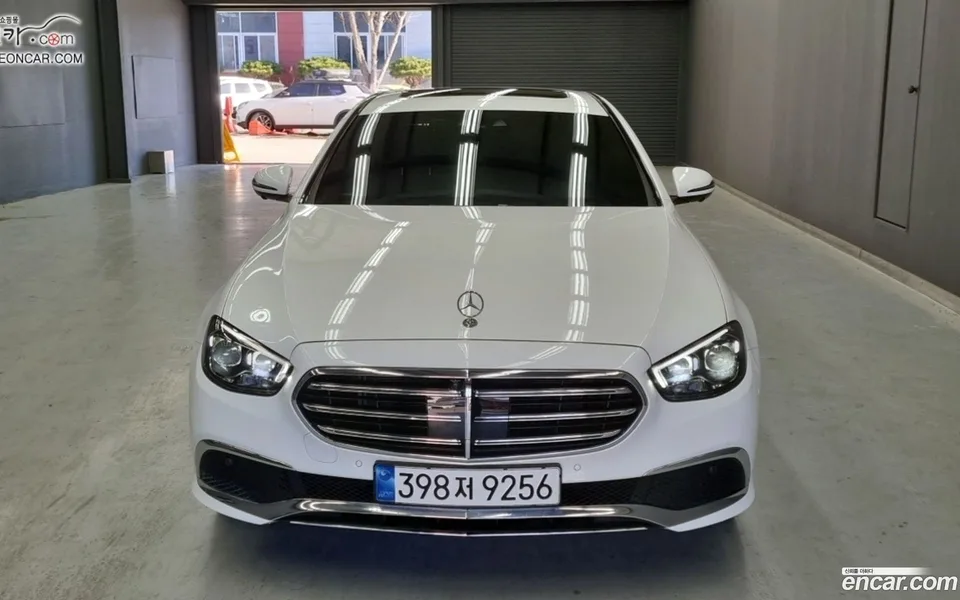 Mercedes-Benz E-Class E250 2023 — thumbnail 3