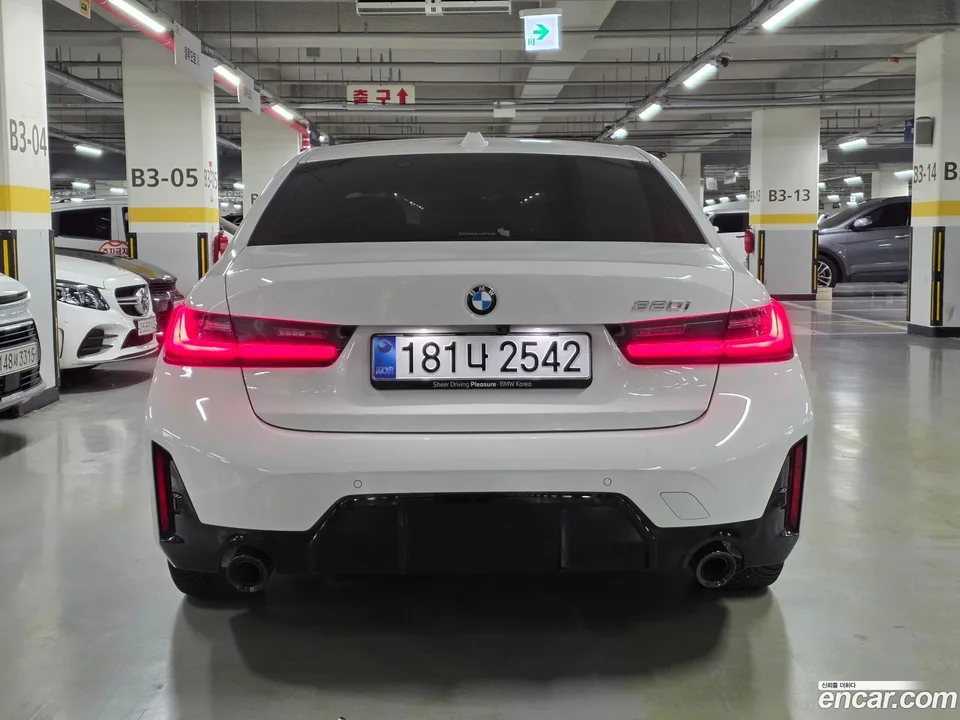 BMW 3 Series 320i M 2025 — thumbnail 2