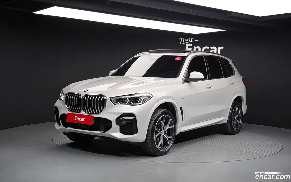BMW X5 xDrive 30d M 2022 — фото 1, купить с доставкой в Москву
