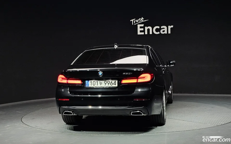 BMW 5 Series 530i 2023 — миниатюра 4
