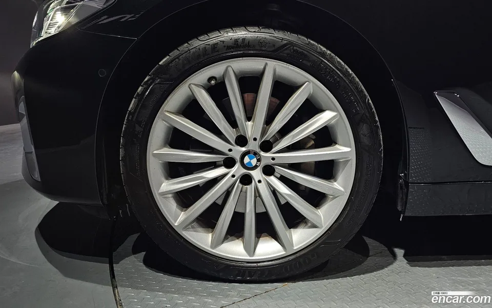 BMW 5 Series 530i 2023 — миниатюра 5