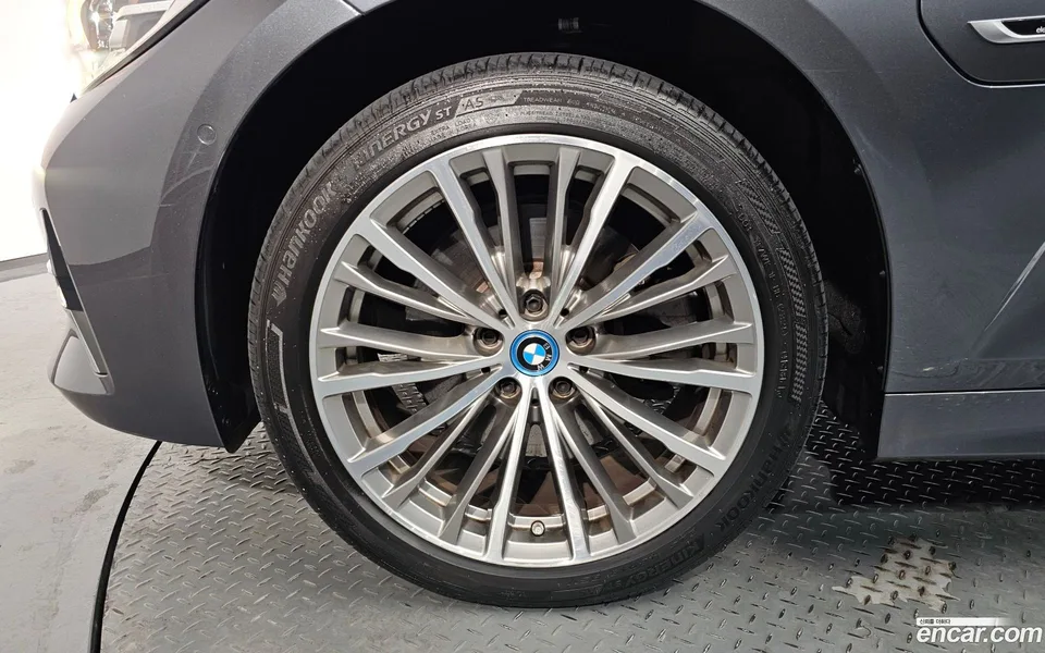 BMW 3 Series 320e 2022 — миниатюра 2