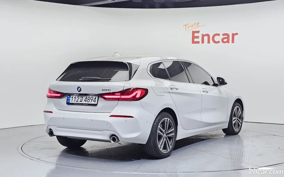BMW 1 Series 120i 2022 — миниатюра 2