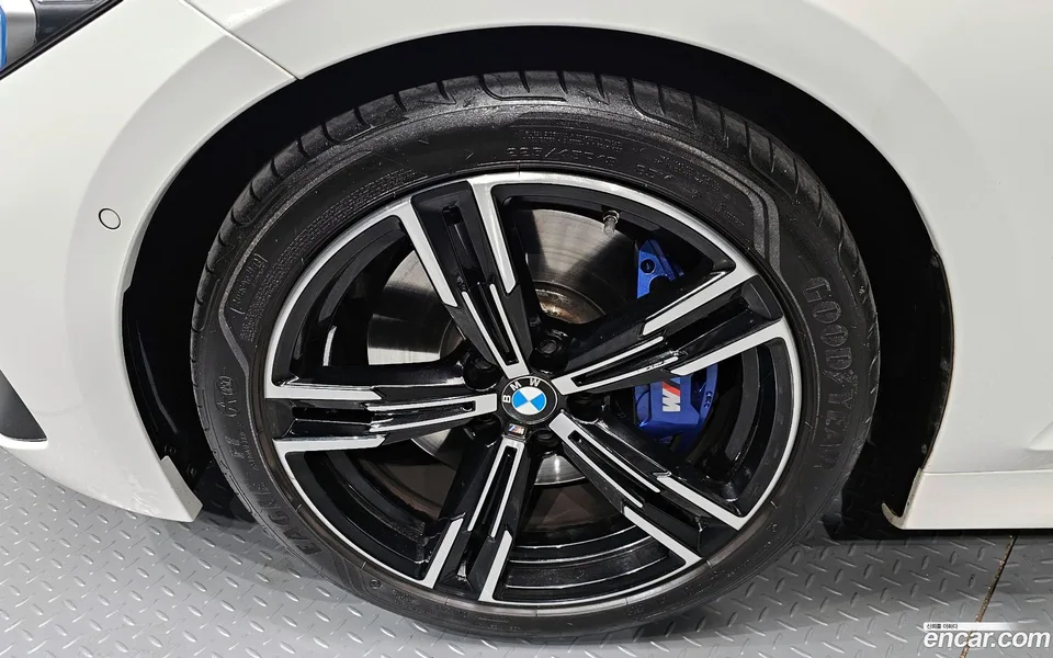 BMW 3 Series 320i M 2023 — миниатюра 2