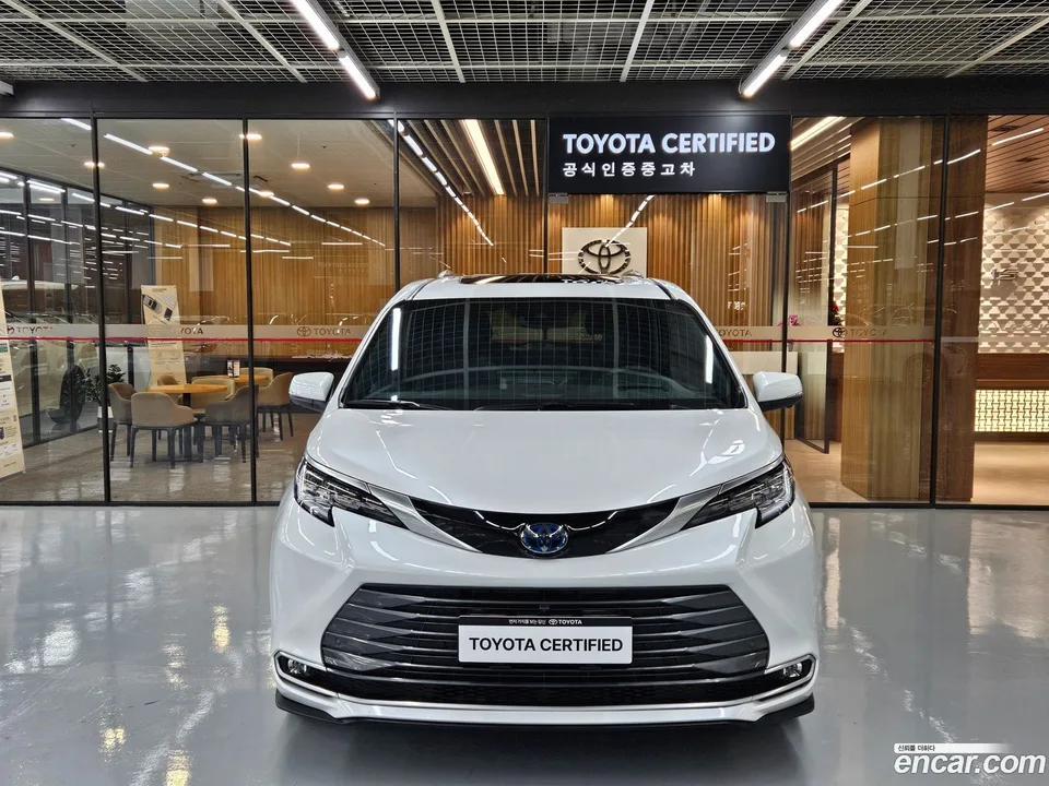Toyota Sienna 2.5 2WD 2025 — миниатюра 3
