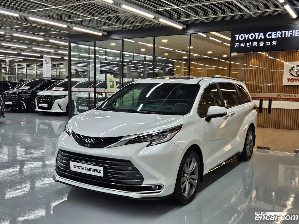 Toyota Sienna 2.5 2WD 2025 — фото 1, купить с доставкой в Москву