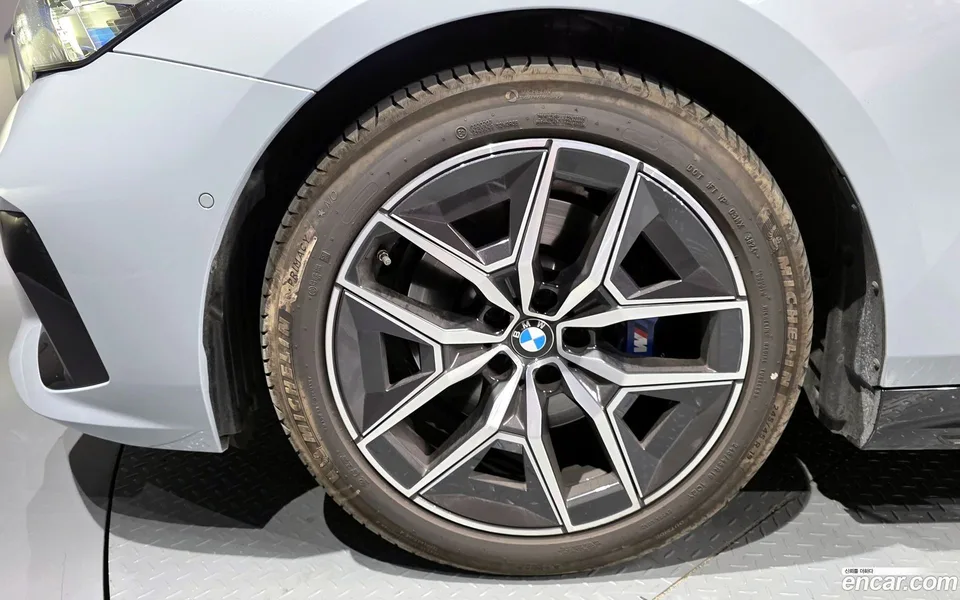 BMW 5 Series 520i M 2025 — миниатюра 2