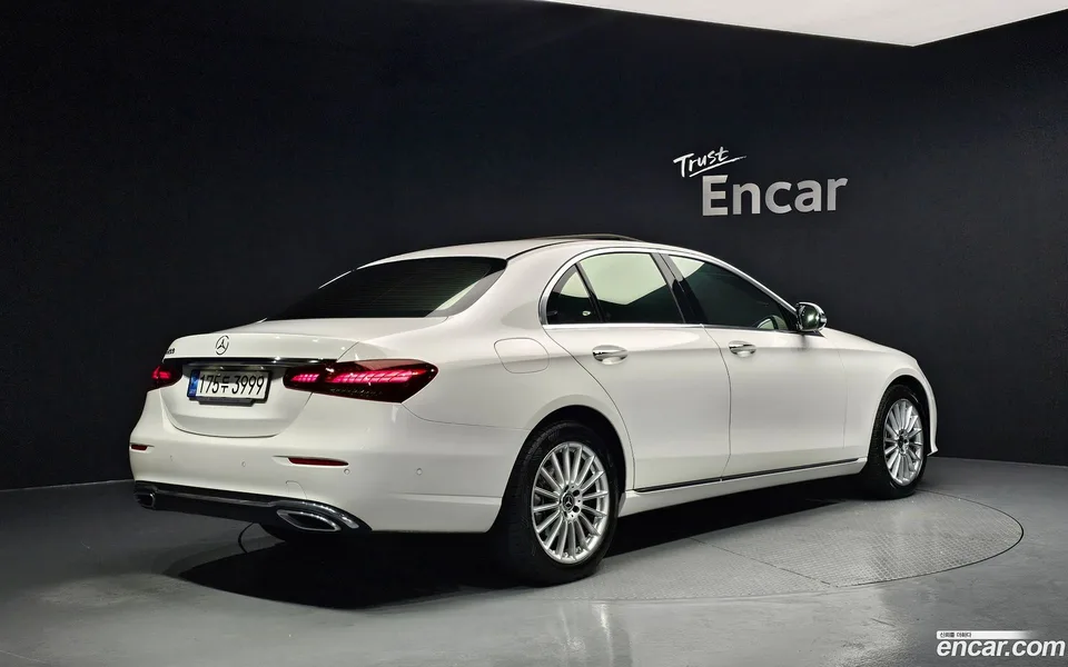 Mercedes-Benz E-Class E250 2022 — миниатюра 2