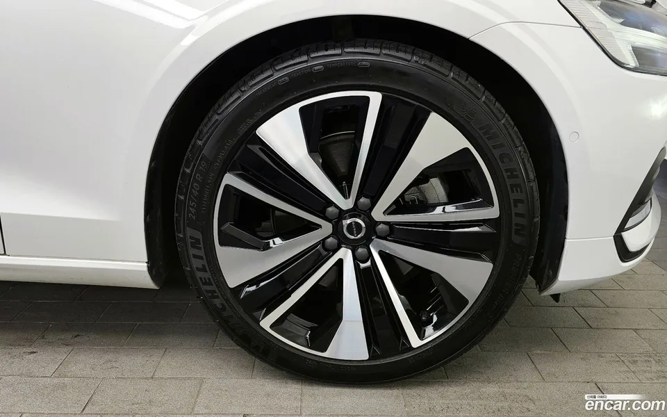 Volvo S60 B5 2023 — миниатюра 2