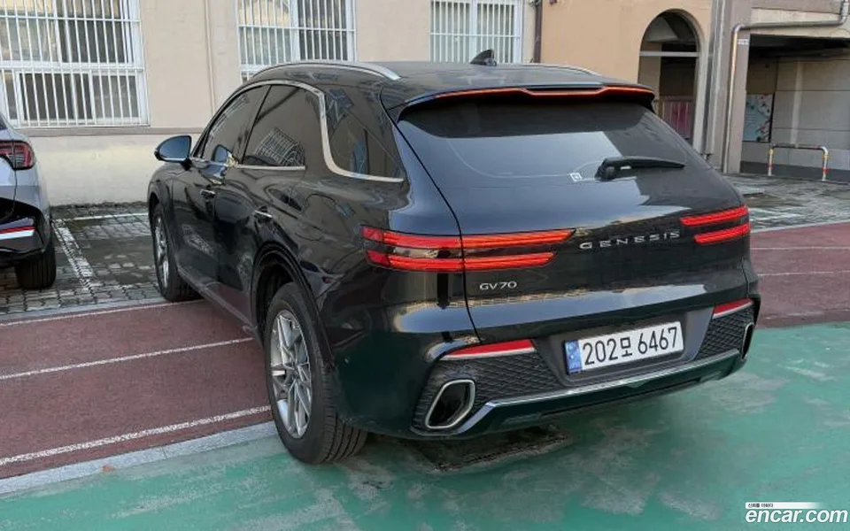 Genesis GV70 2.5T 2WD 2024 — миниатюра 2