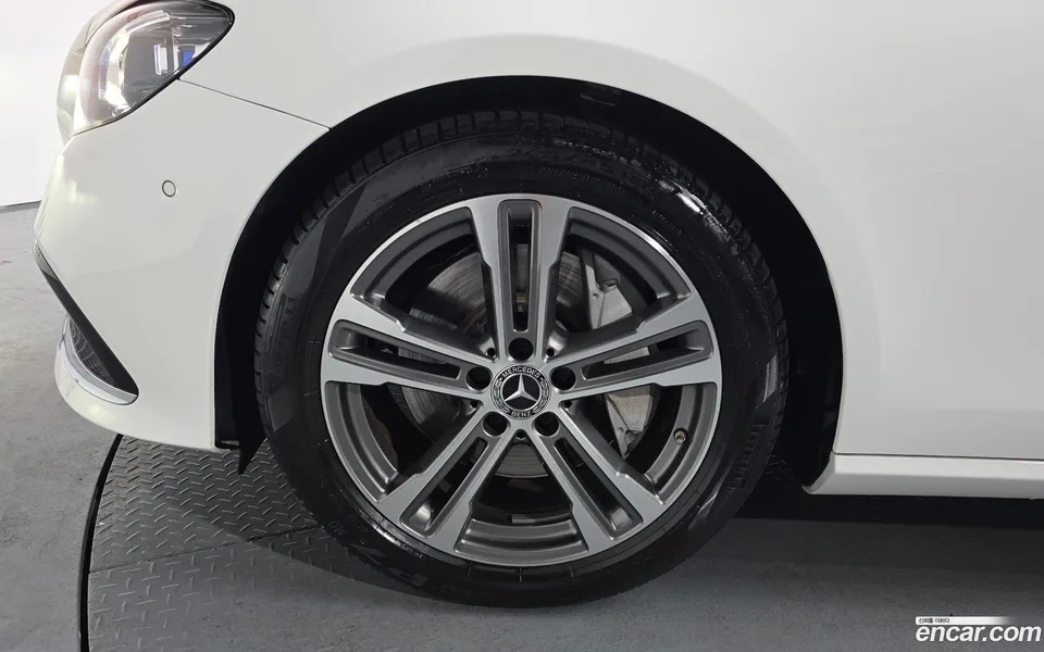 Mercedes-Benz E-Class E350 4MATIC 2022 — миниатюра 2