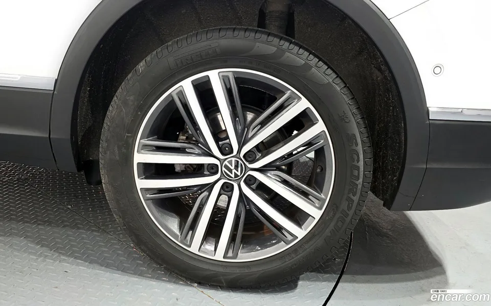Volkswagen Tiguan Allspace 2.0 TSI 2023 — миниатюра 2