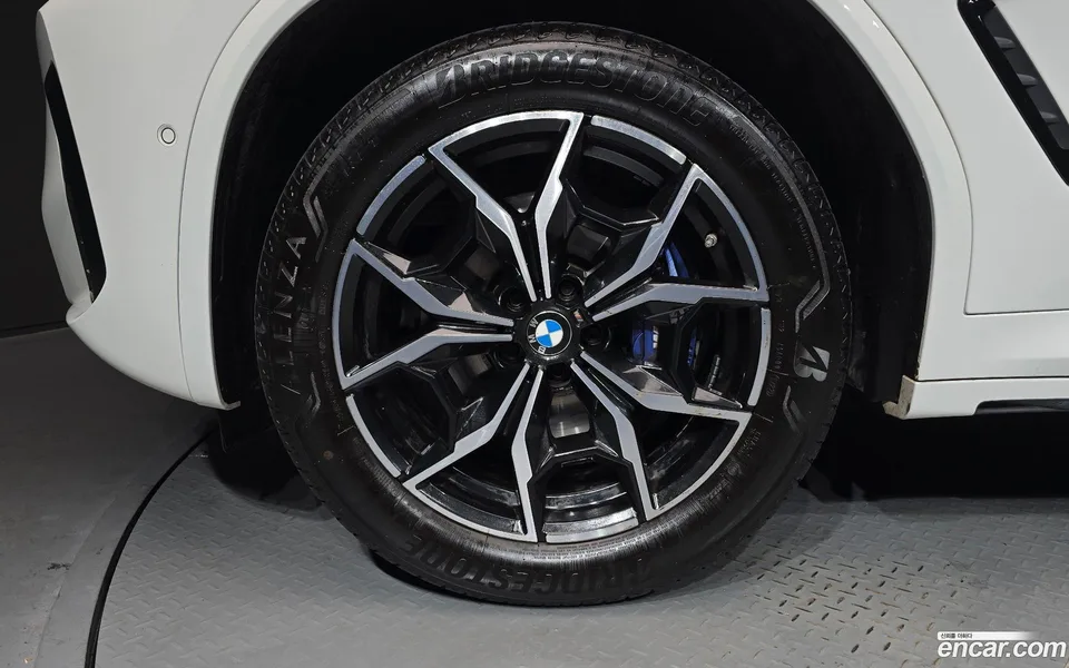 BMW X4 xDrive20i M 2022 — миниатюра 2