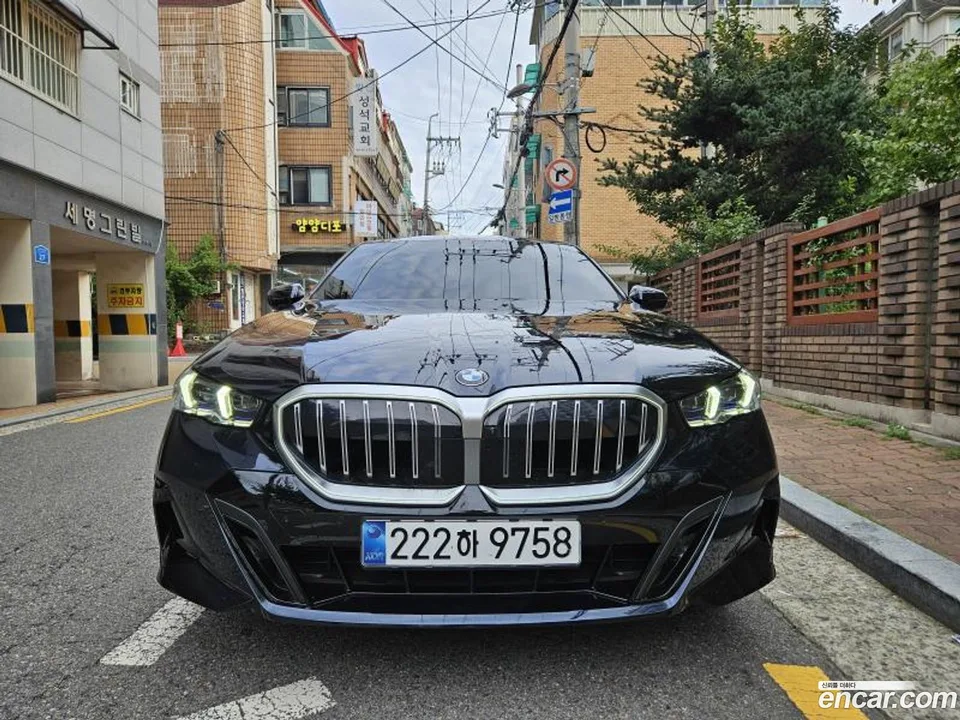 BMW 5 Series 520i M 2024 — фото 1, купить с доставкой в Москву