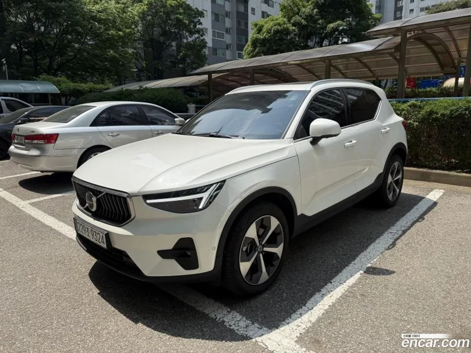 Volvo XC40 B4 2024 — миниатюра 3