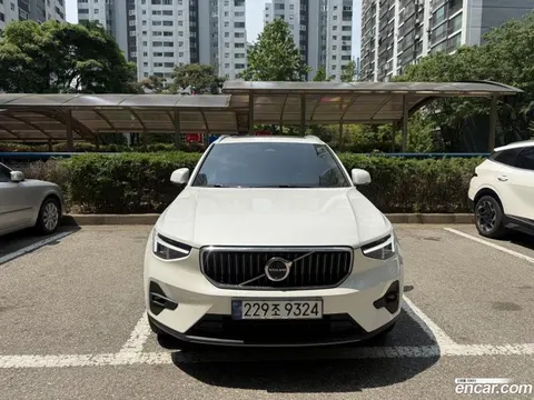 Volvo XC40 2024 купить в Москве