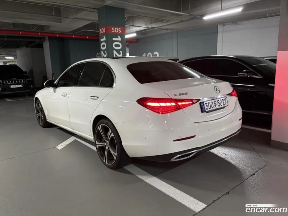 Mercedes-Benz C-Class C300 4MATIC 2023 — миниатюра 4