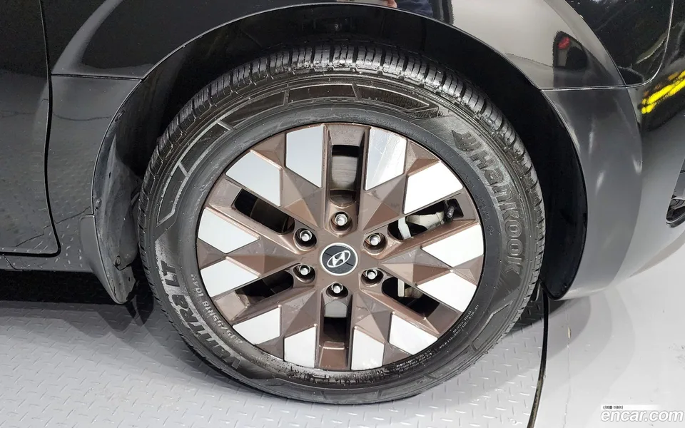 Hyundai Staria 4WD 9 2023 — миниатюра 2
