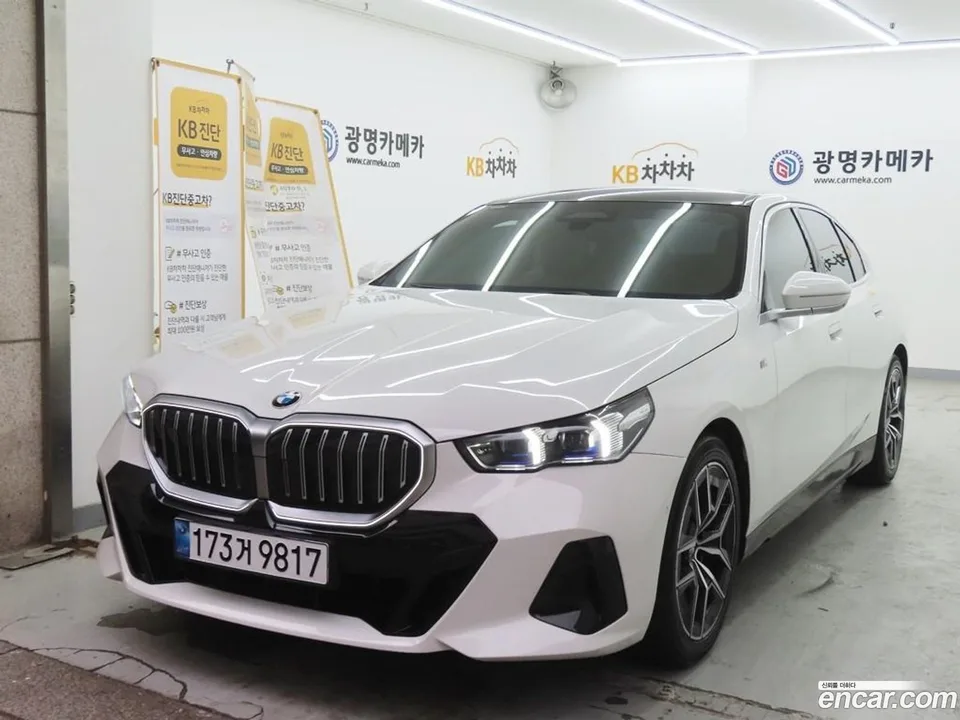 BMW 5 Series 523d M 2024 — миниатюра 2