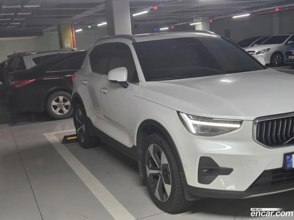 Volvo XC40 B4 2024 — миниатюра 2