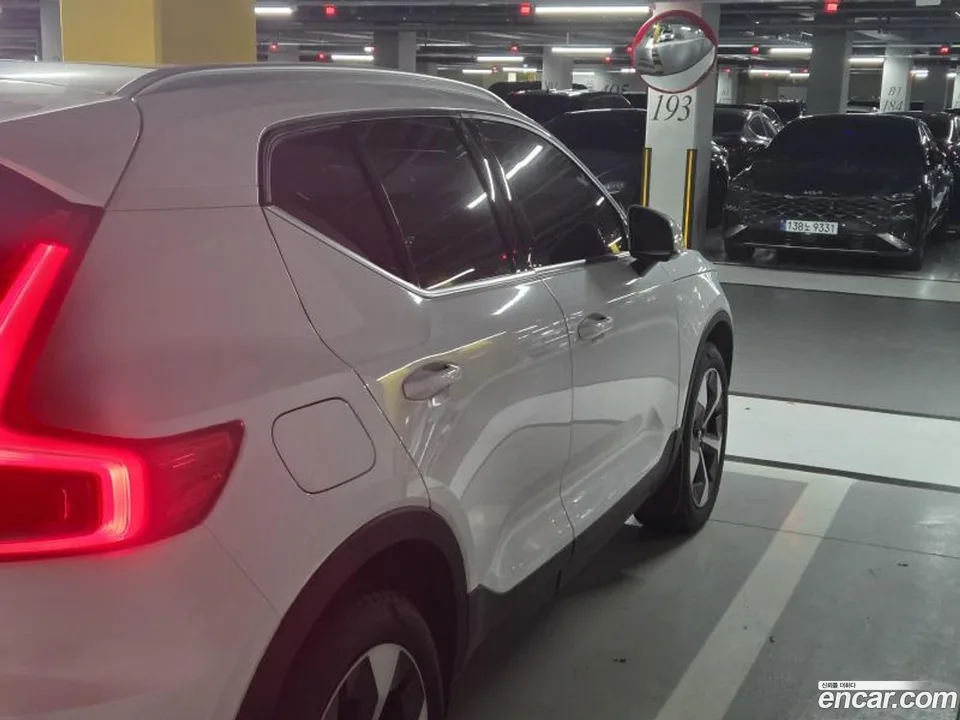 Volvo XC40 B4 2024 — миниатюра 5