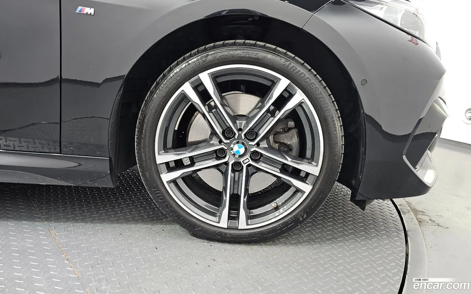 BMW 2 Series Gran Coupe 220i M 2023 — миниатюра 2