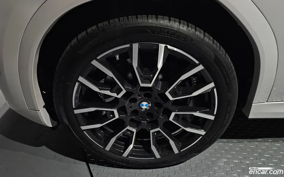 BMW X6 xDrive40i M 2023 — миниатюра 2