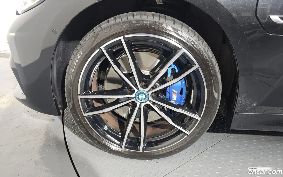 BMW 3 Series 330e M 2022 — миниатюра 2