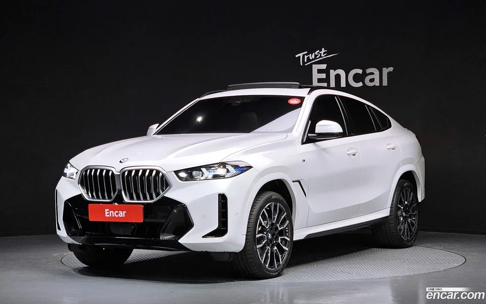 BMW X6 xDrive40i M 2023 — фото 1, купить с доставкой в Москву