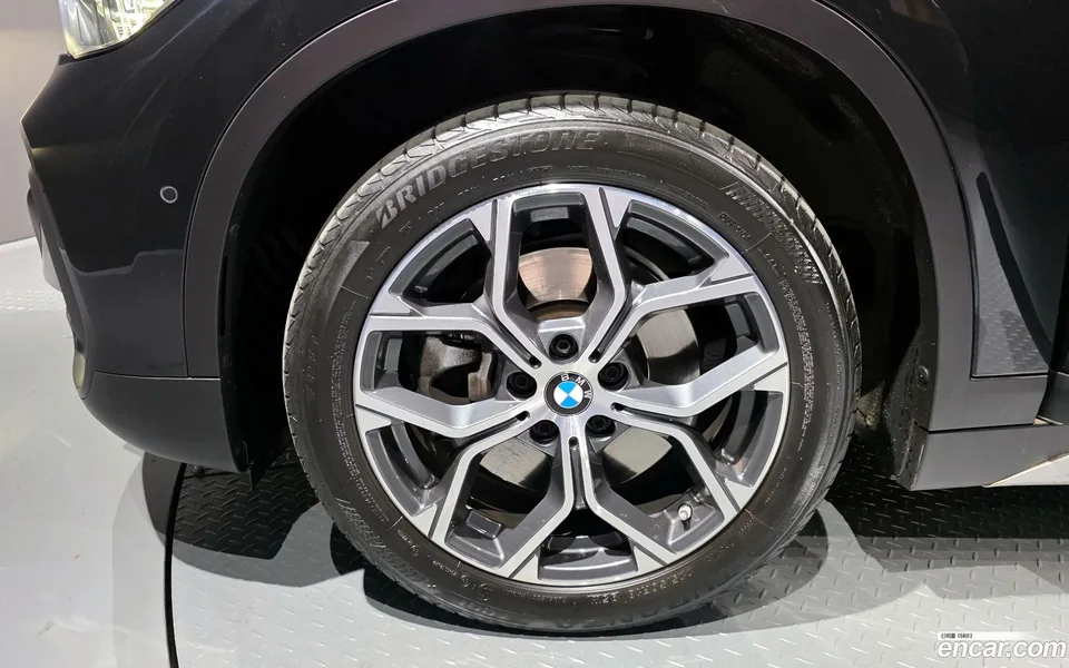 BMW X1 xDrive 20i xLine 2022 — миниатюра 2