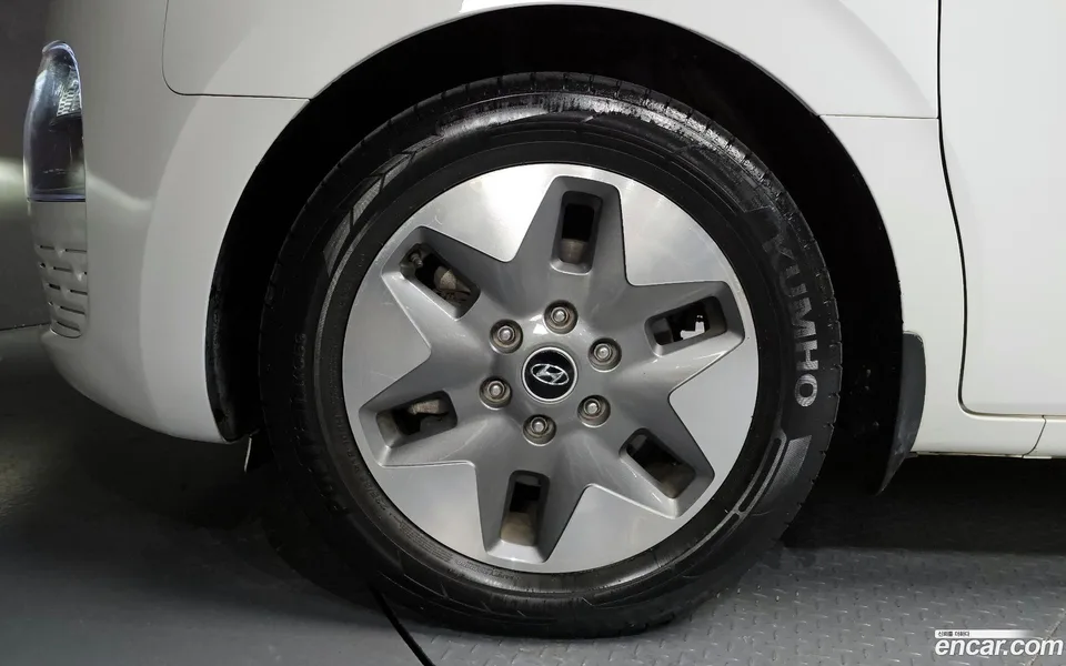 Hyundai Staria 4WD 11 2023 — миниатюра 2