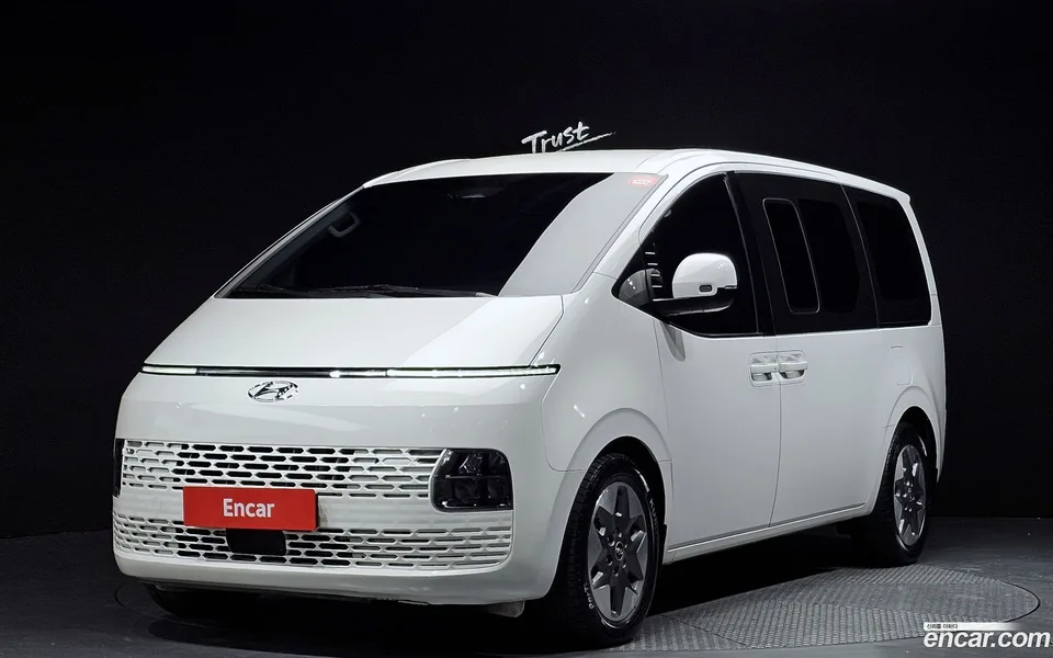 Hyundai Staria 4WD 11 2023 — фото 1, купить с доставкой в Москву