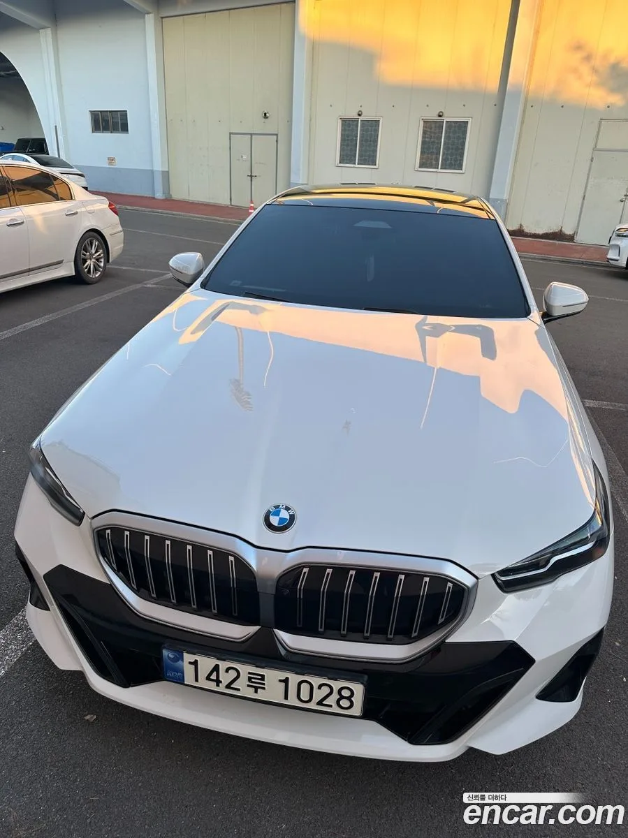 BMW 5 Series 530i xDrive M 2024 — фото 1, купить с доставкой в Москву