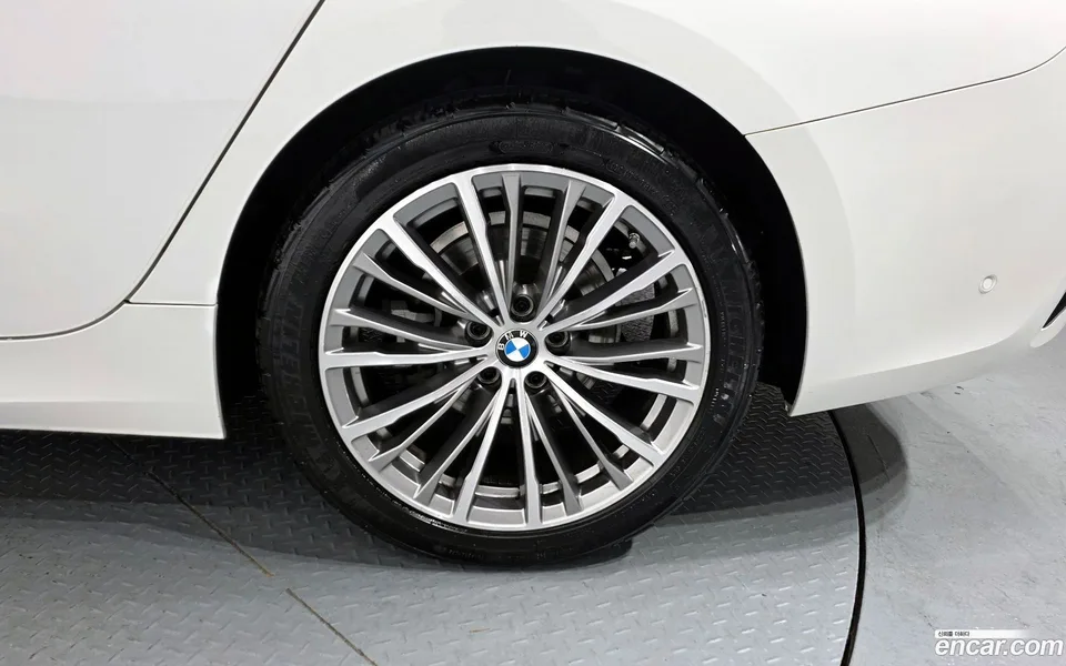 BMW 3 Series 320i 2022 — миниатюра 5