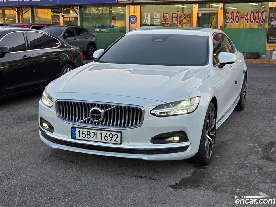 Volvo S90 B5 2023 — фото 1, купить с доставкой в Москву
