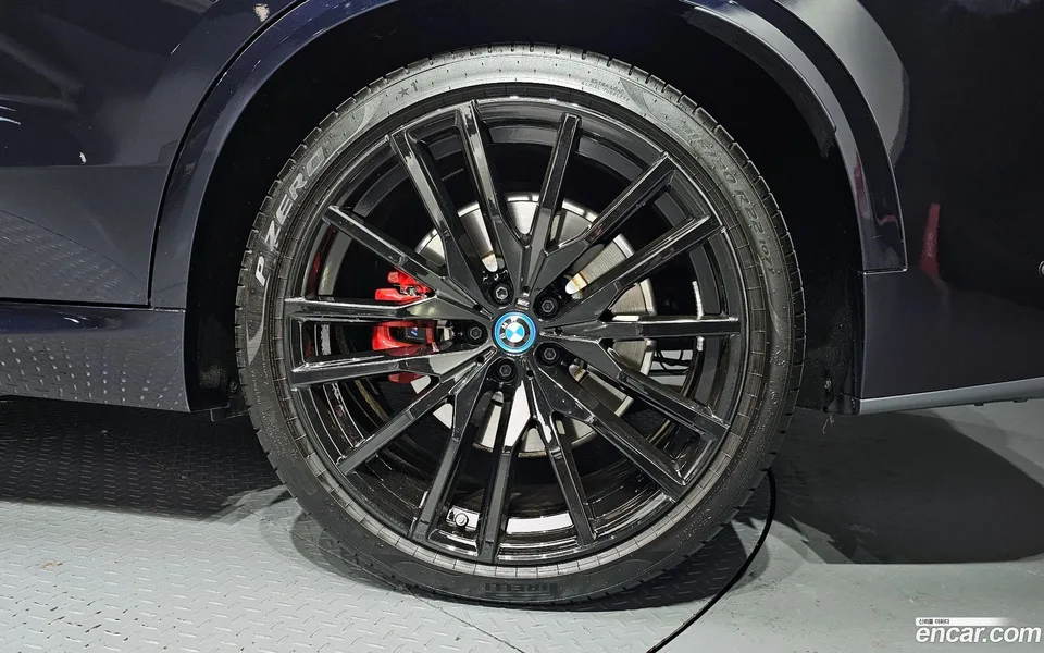 BMW X5 xDrive 50e M 2023 — миниатюра 2