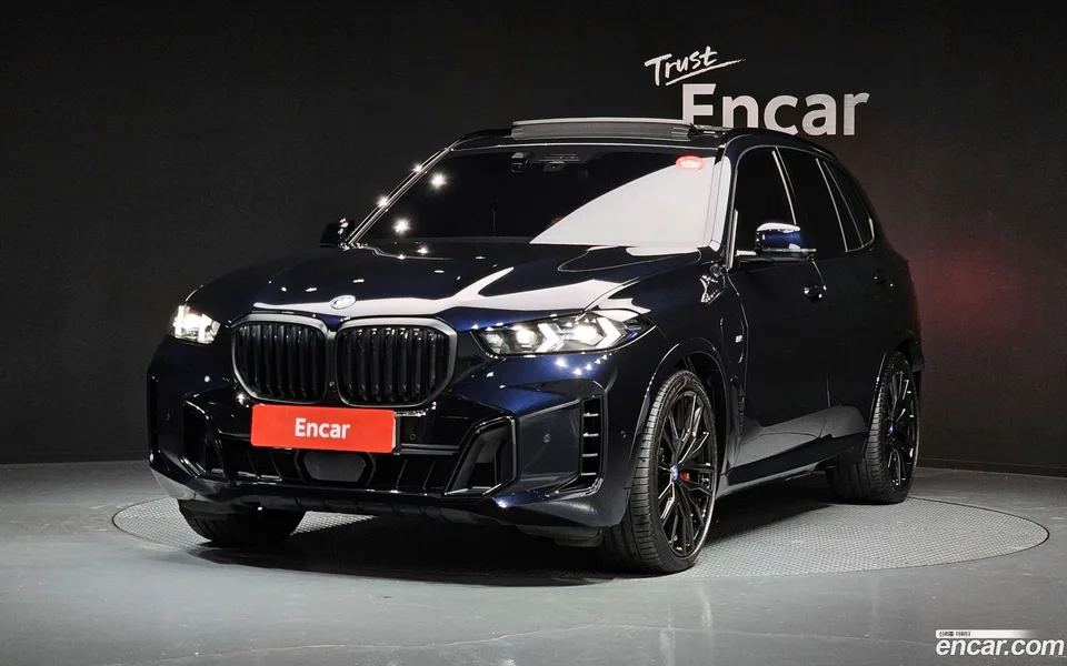 BMW X5 xDrive 50e M 2023 — фото 1, купить с доставкой в Москву
