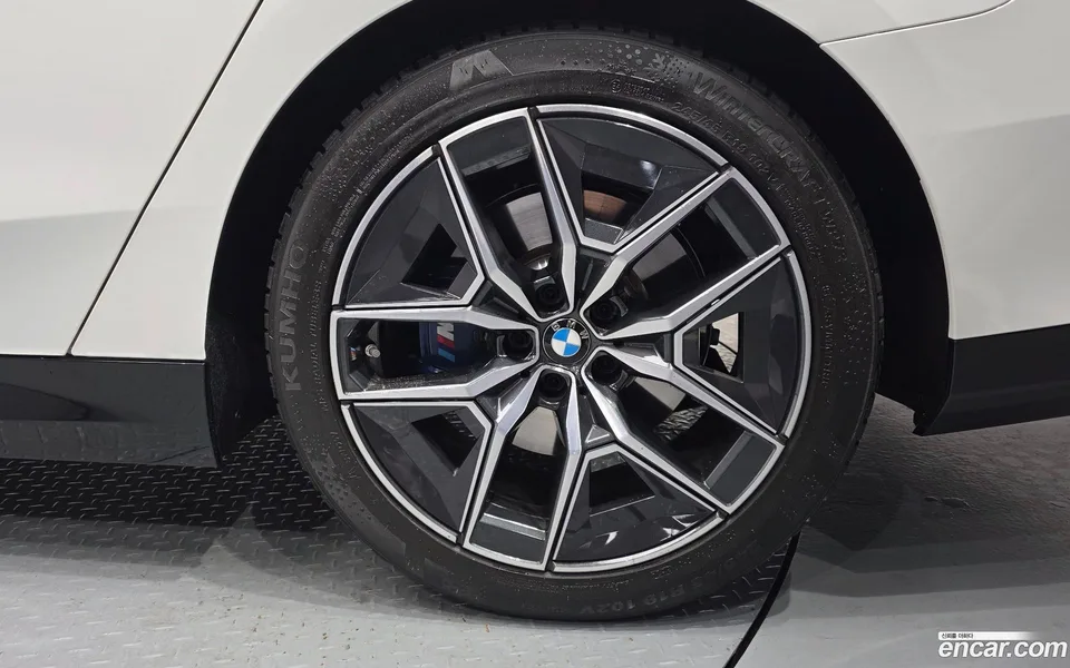 BMW 5 Series 523d M 2025 — миниатюра 2