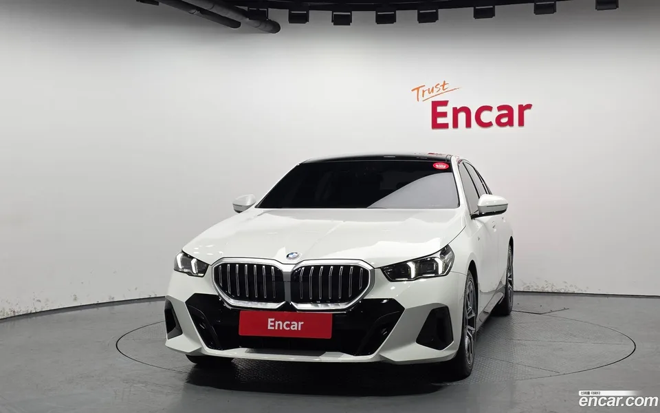 BMW 5 Series 523d M 2025 — миниатюра 3