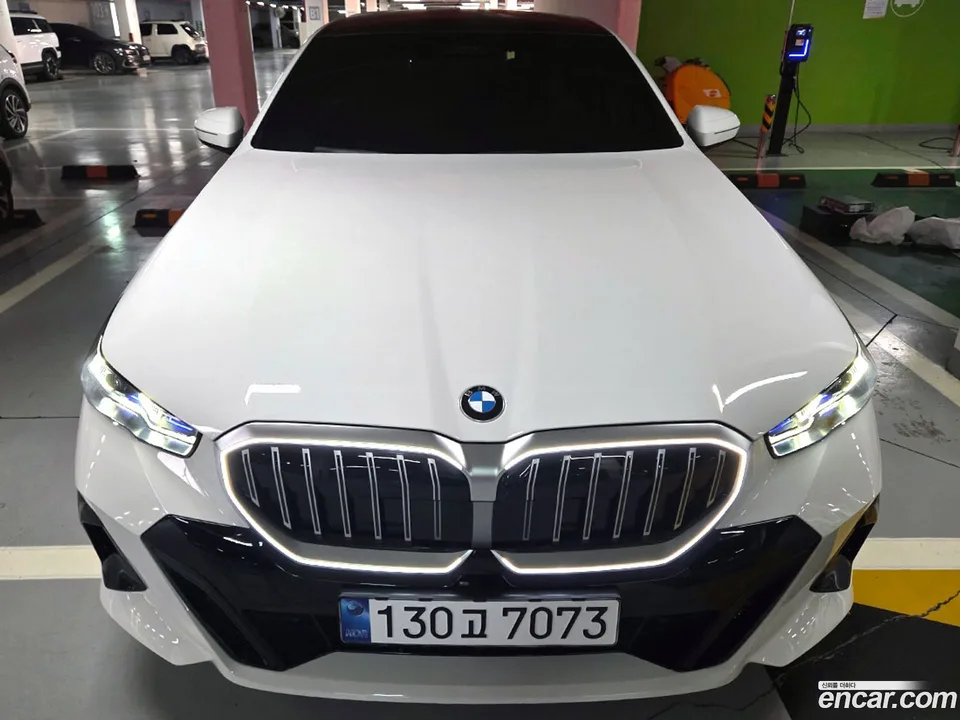 BMW 5 Series 520i M 2025 — фото 1, купить с доставкой в Москву