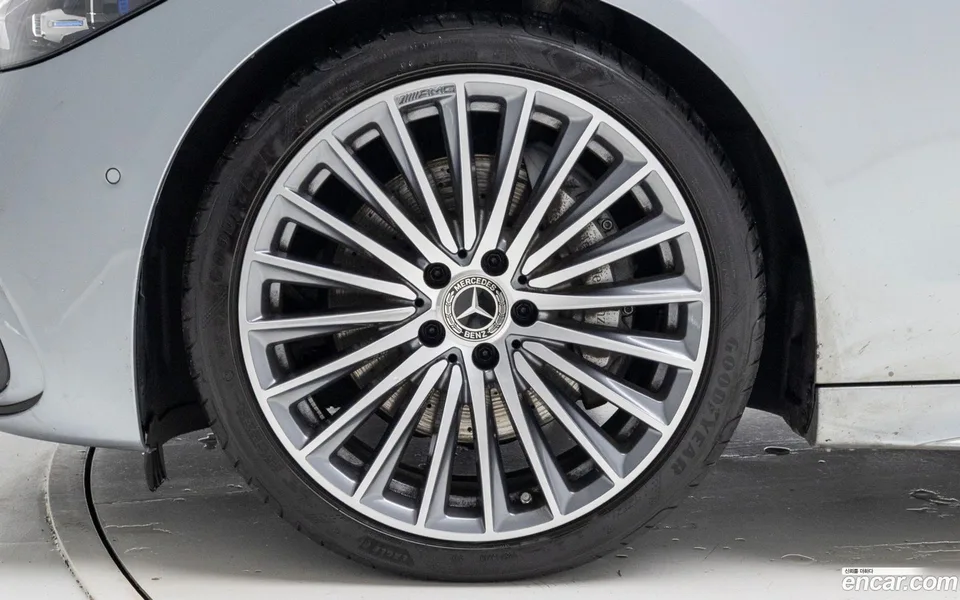 Mercedes-Benz C-Class C300 4MATIC AMG Line 2023 — миниатюра 2